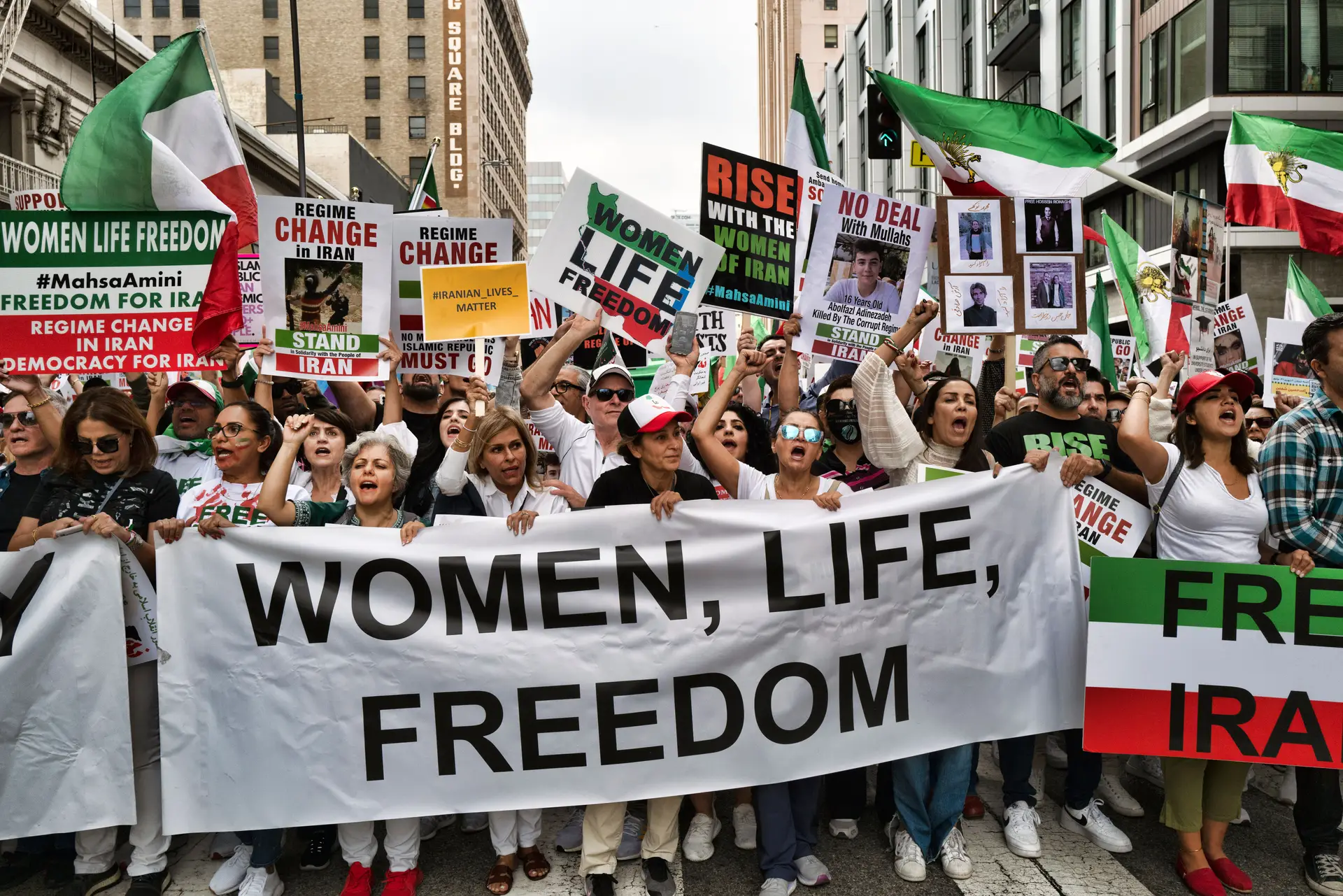 Cerca de 80 mil pessoas em protesto em Berlim contra regime iraniano