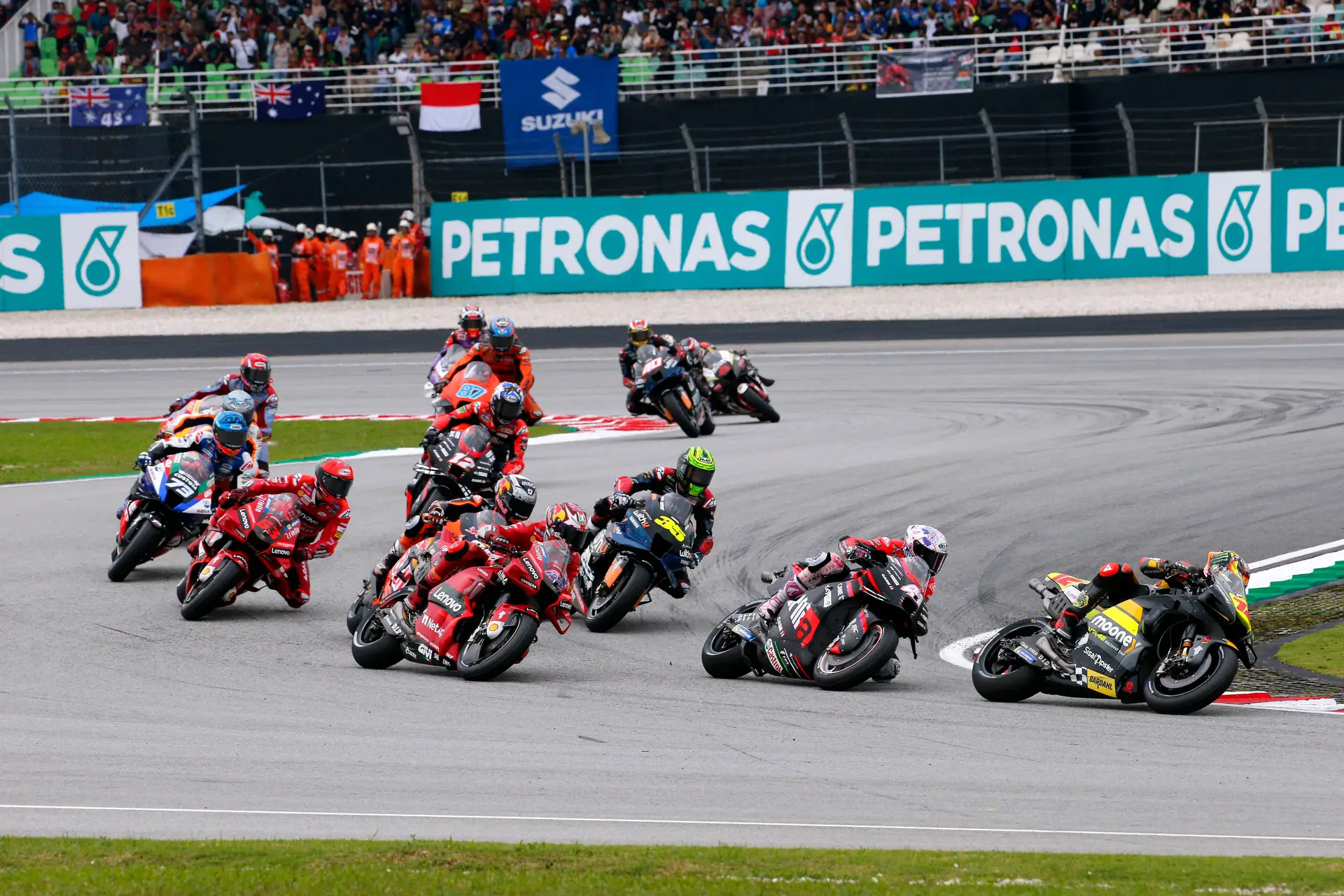 Miguel Oliveira em 13.º no GP da Malásia vencido por Francesco Bagnaia -  SIC Notícias