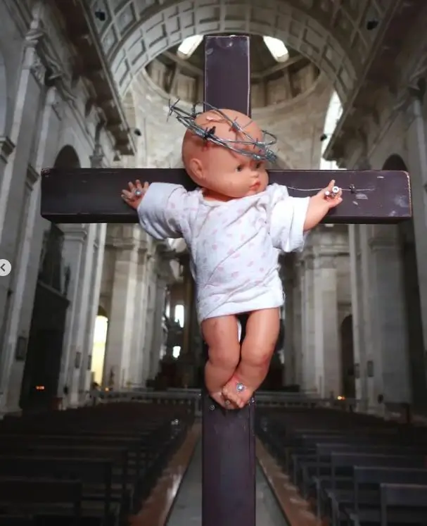 Bordalo II exibe obras contra abusos sexuais na Igreja Católica