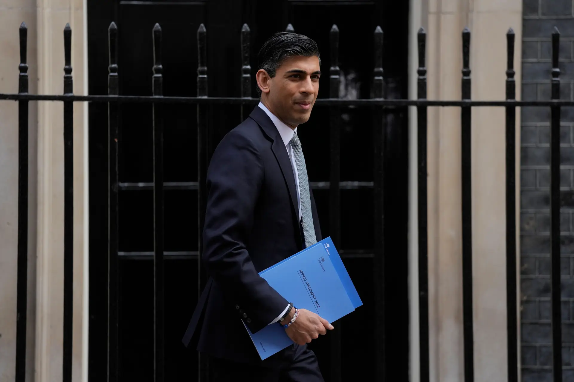 Quem é Rishi Sunak, o primeiro chefe de Governo não-branco na história britânica?