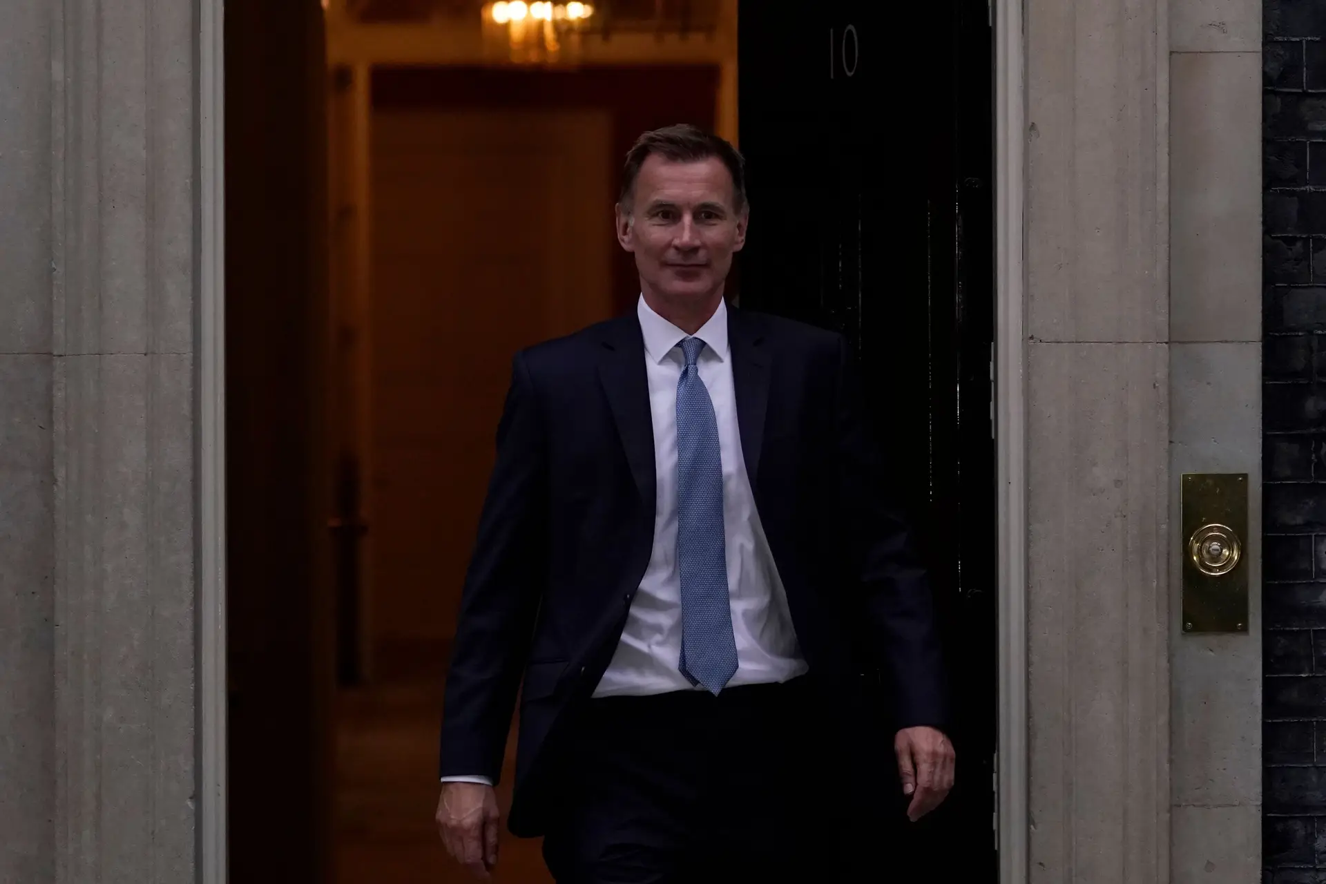 Reino Unido: Jeremy Hunt mantém-se como ministro das Finanças