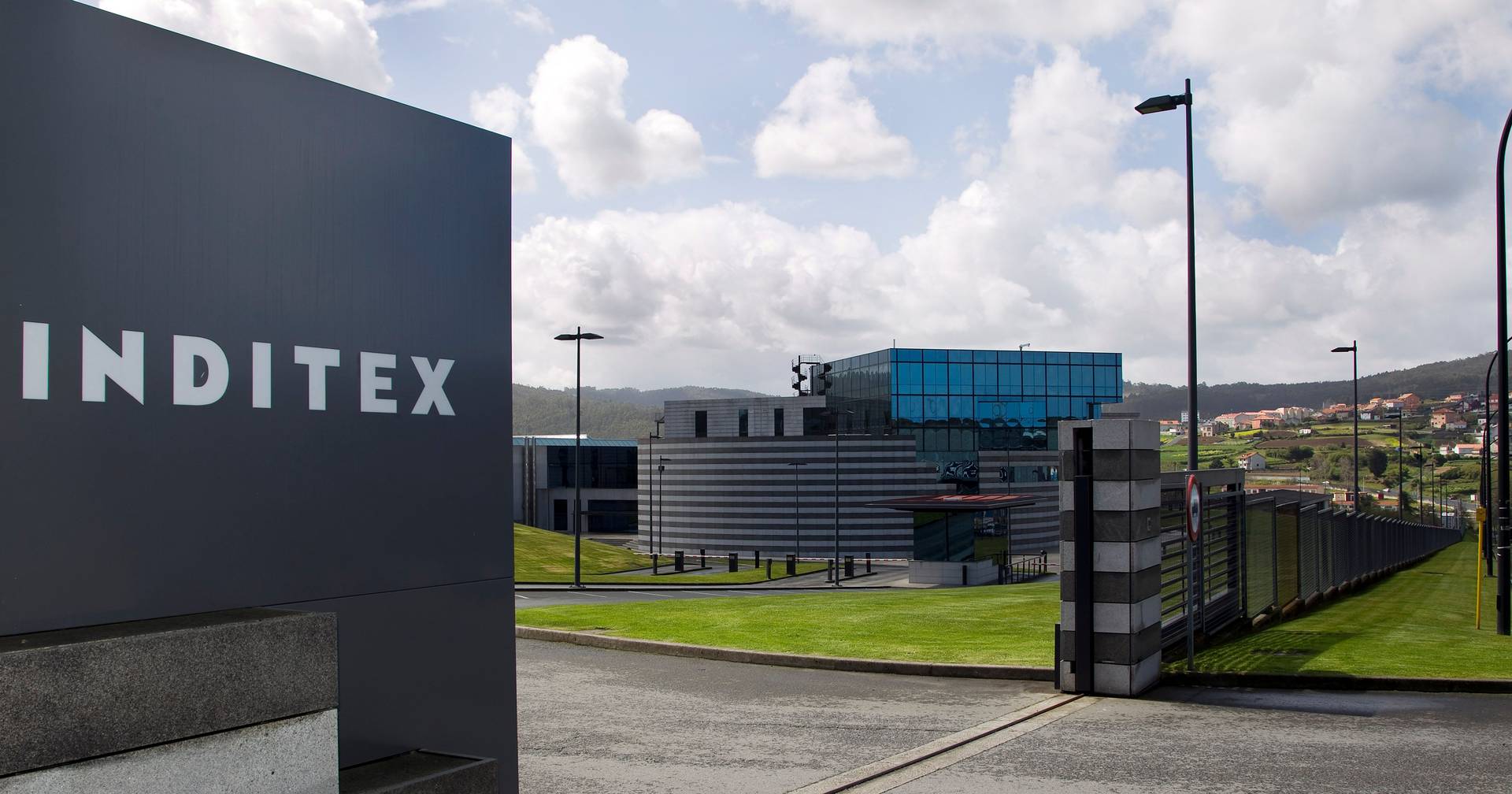 Inditex alvo de ataque informático, mas serviços online continuam a funcionar - SIC Notícias