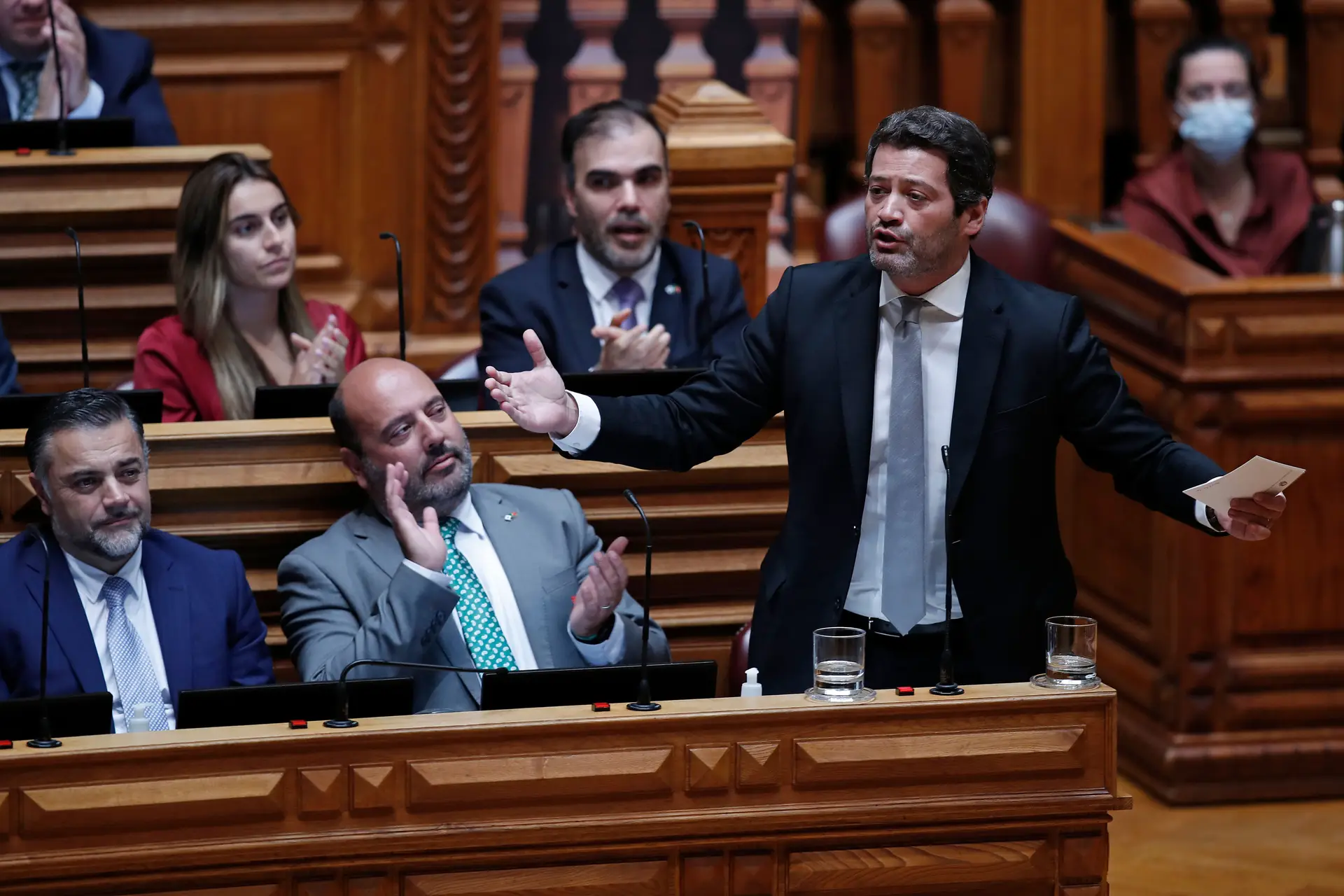 Pagamentos à EDP? Costa diz a Ventura que tribunais "condenaram o Estado a pagar"