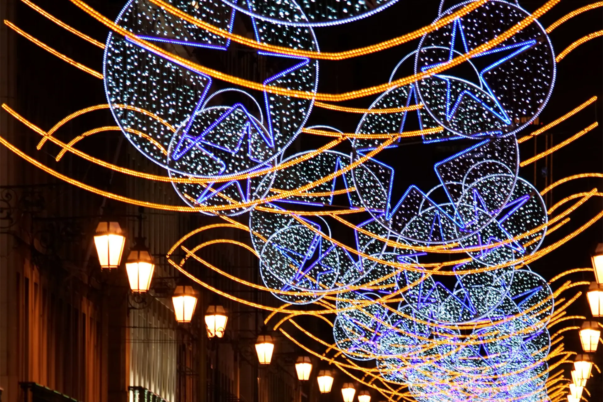 Luzes de Natal no Porto vão estar ligadas no máximo seis horas por dia