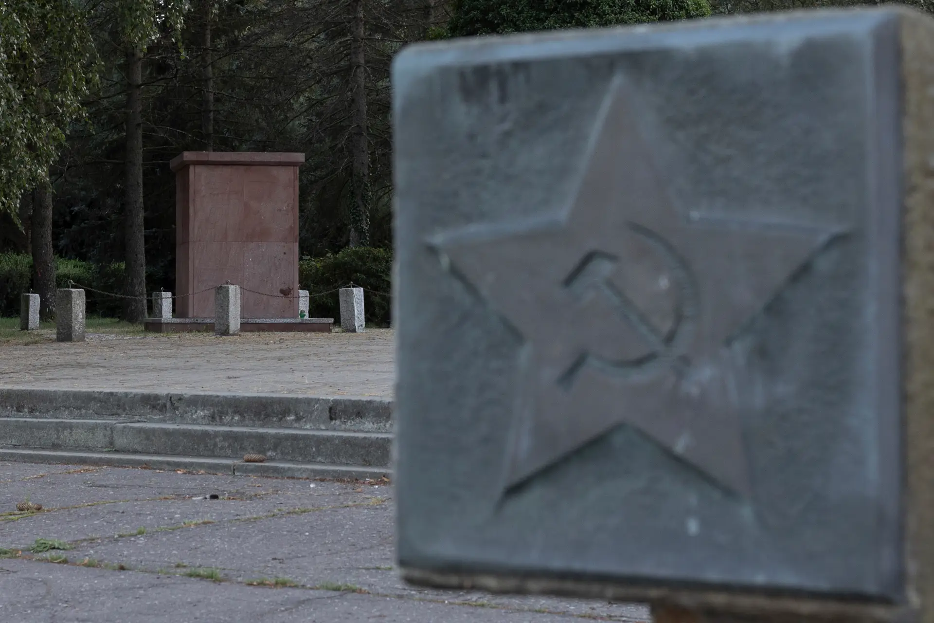 "Mentiras históricas": monumentos soviéticos estão a ser demolidos na Polónia