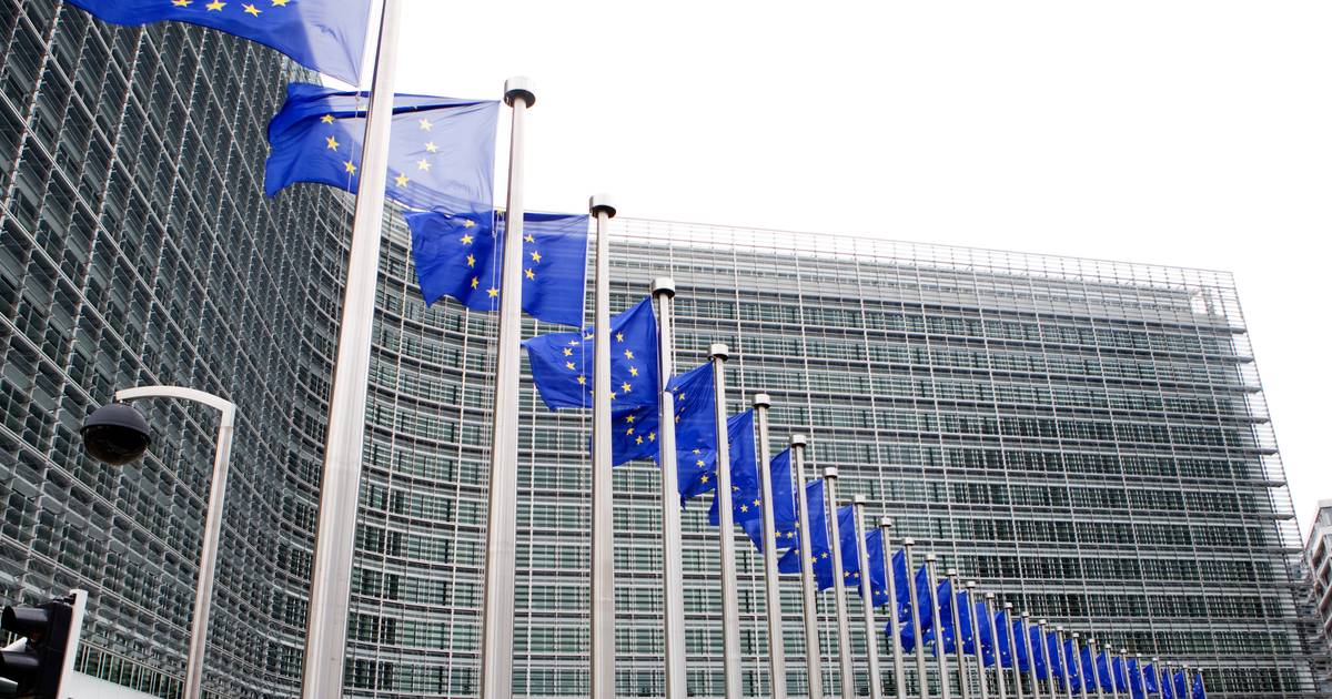 Ministros da Defesa da NATO discutem apoio à Ucrânia com inverno à porta