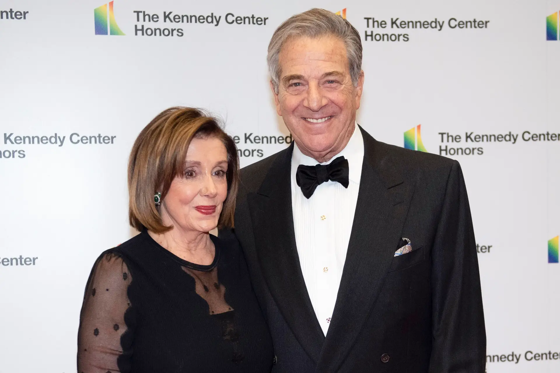Marido de Nancy Pelosi hospitalizado após "assalto violento" em casa