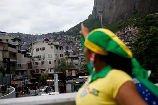 Milhares de moradores votam na favela da Rocinha no Rio de Janeiro