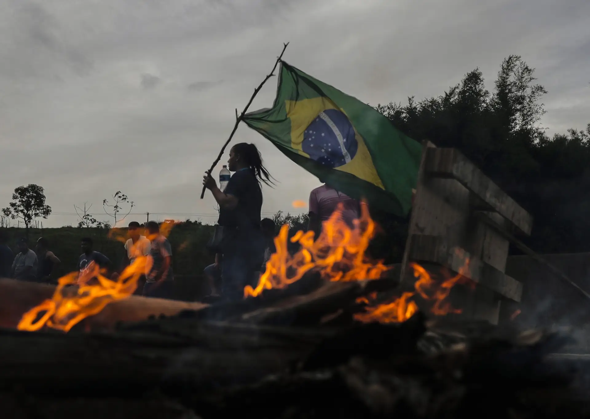 Do silêncio de Bolsonaro aos protestos de camionistas: as 24 horas após as eleições