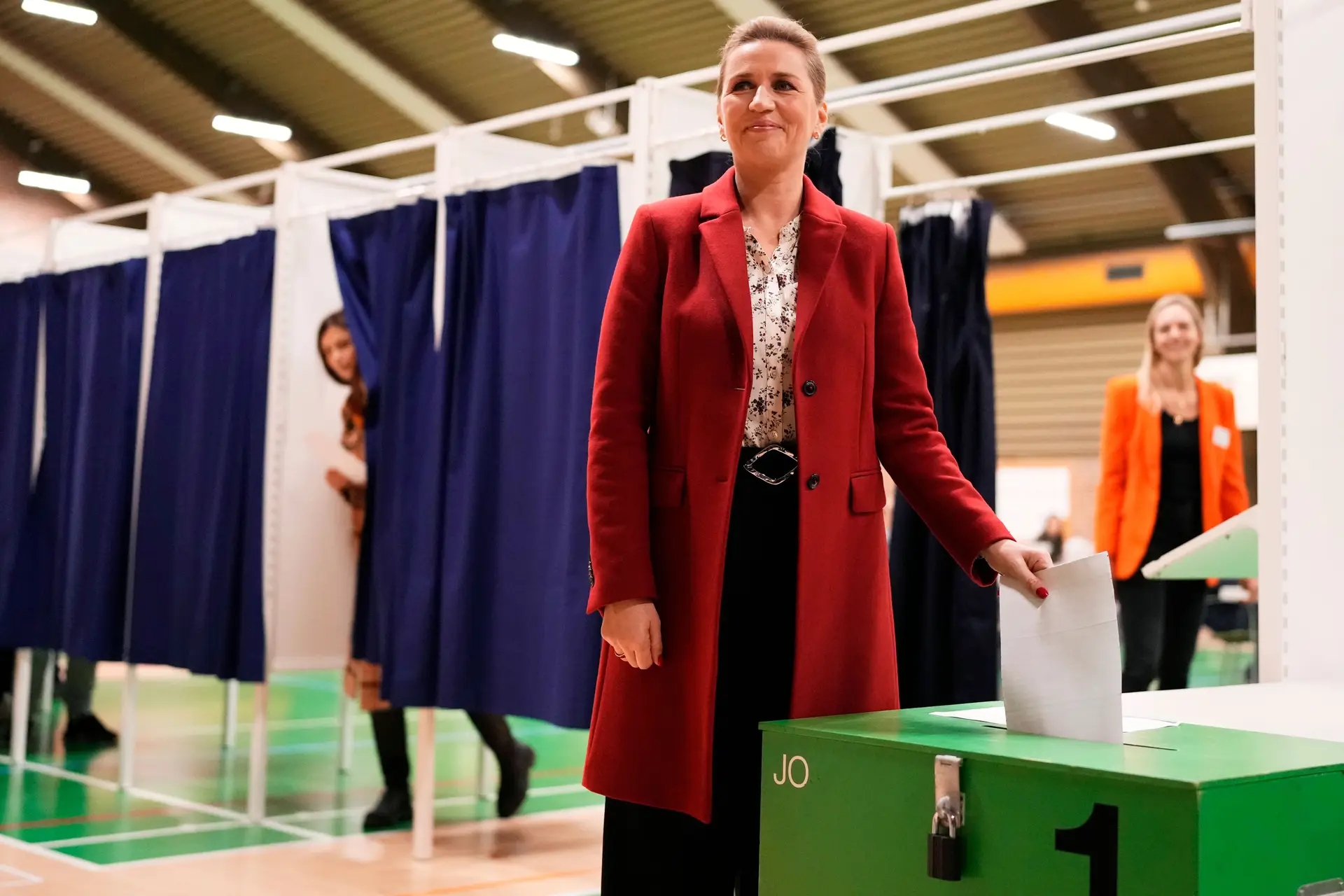 Dinamarqueses votam nas legislativas antecipadas