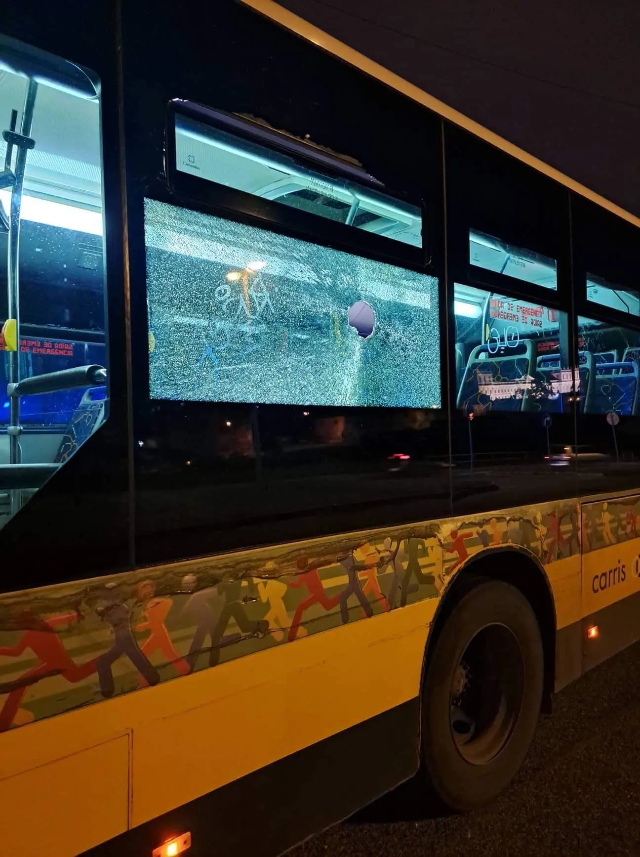 Autocarro da Carris atingido a tiro na Ajuda