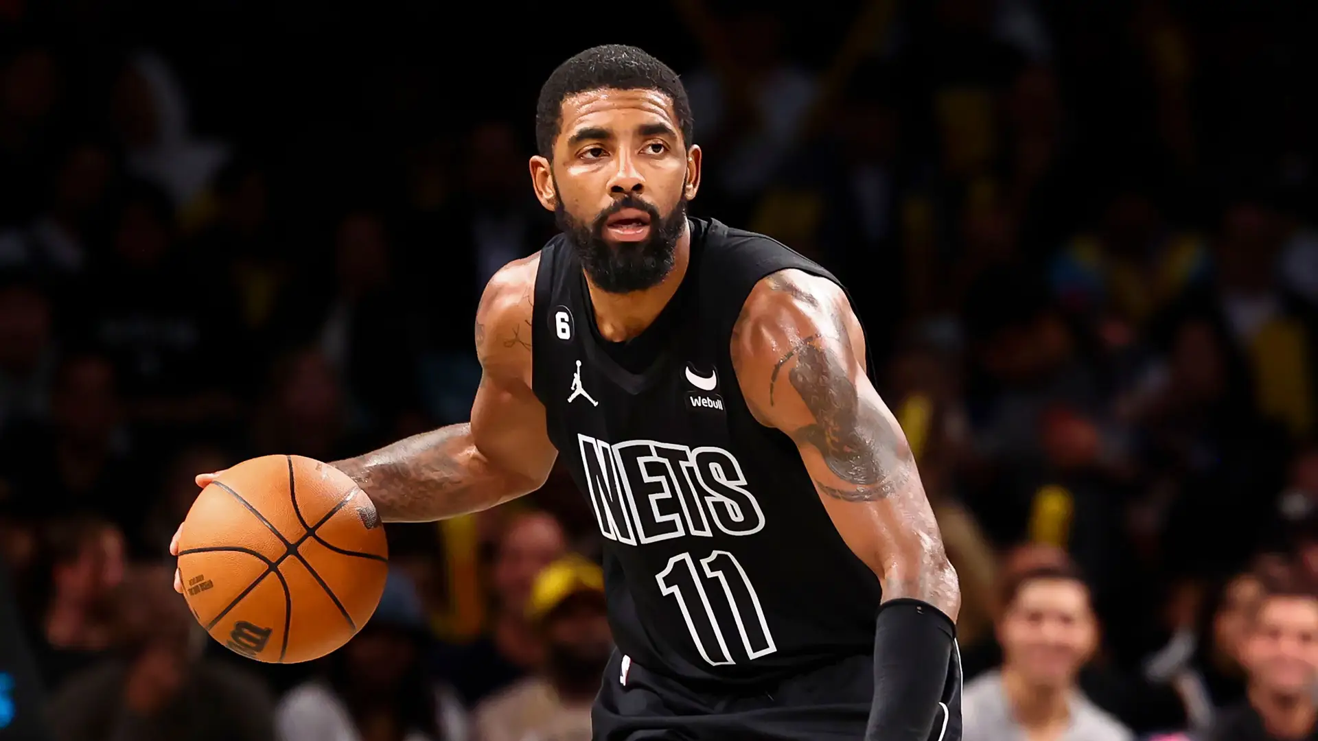 Nike suspende contrato com basquetebolista Kyrie Irving por polémica antissemita