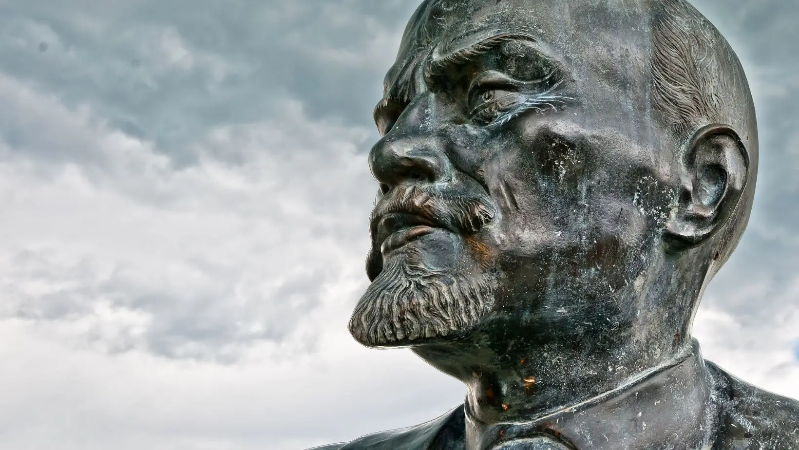 Autoridades de ocupação russas entregam estátua de Lenine a Melitopol
