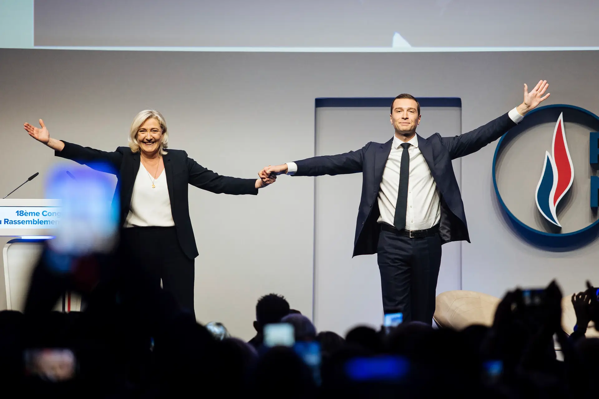 Marine Le Pen de saída com eleição de Jordan Bardella