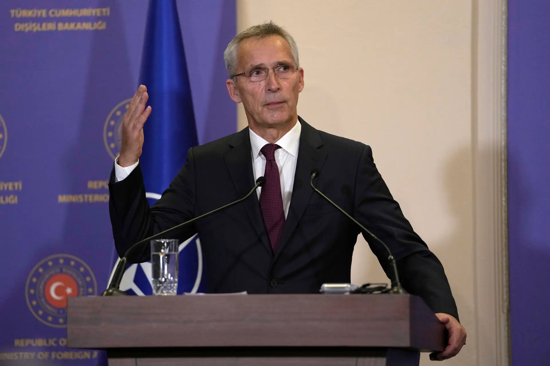 Stoltenberg insiste que Suécia e Finlândia cumprem condições para integração
