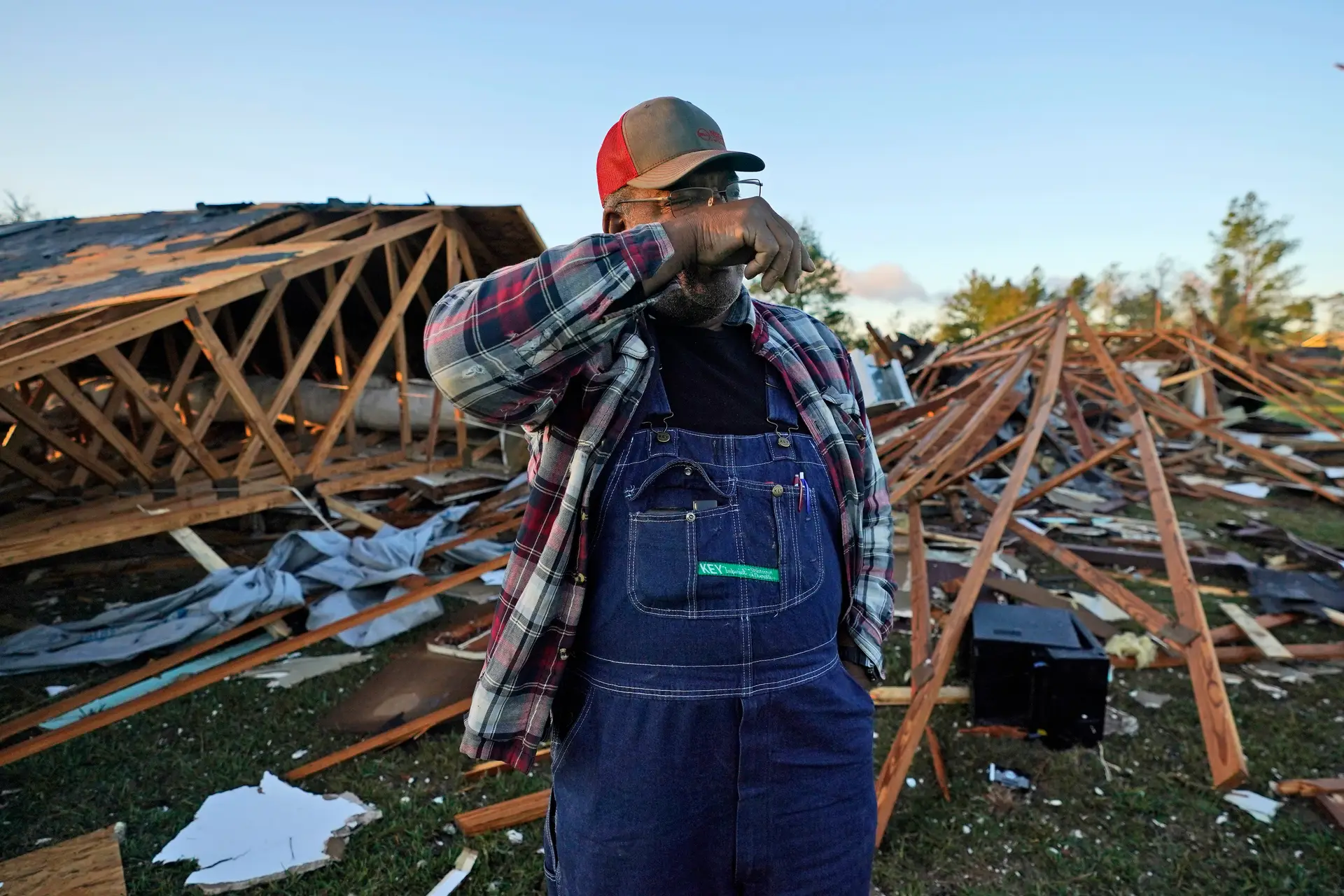 Tornados nos EUA causam pelo menos uma morte e dezenas de feridos
