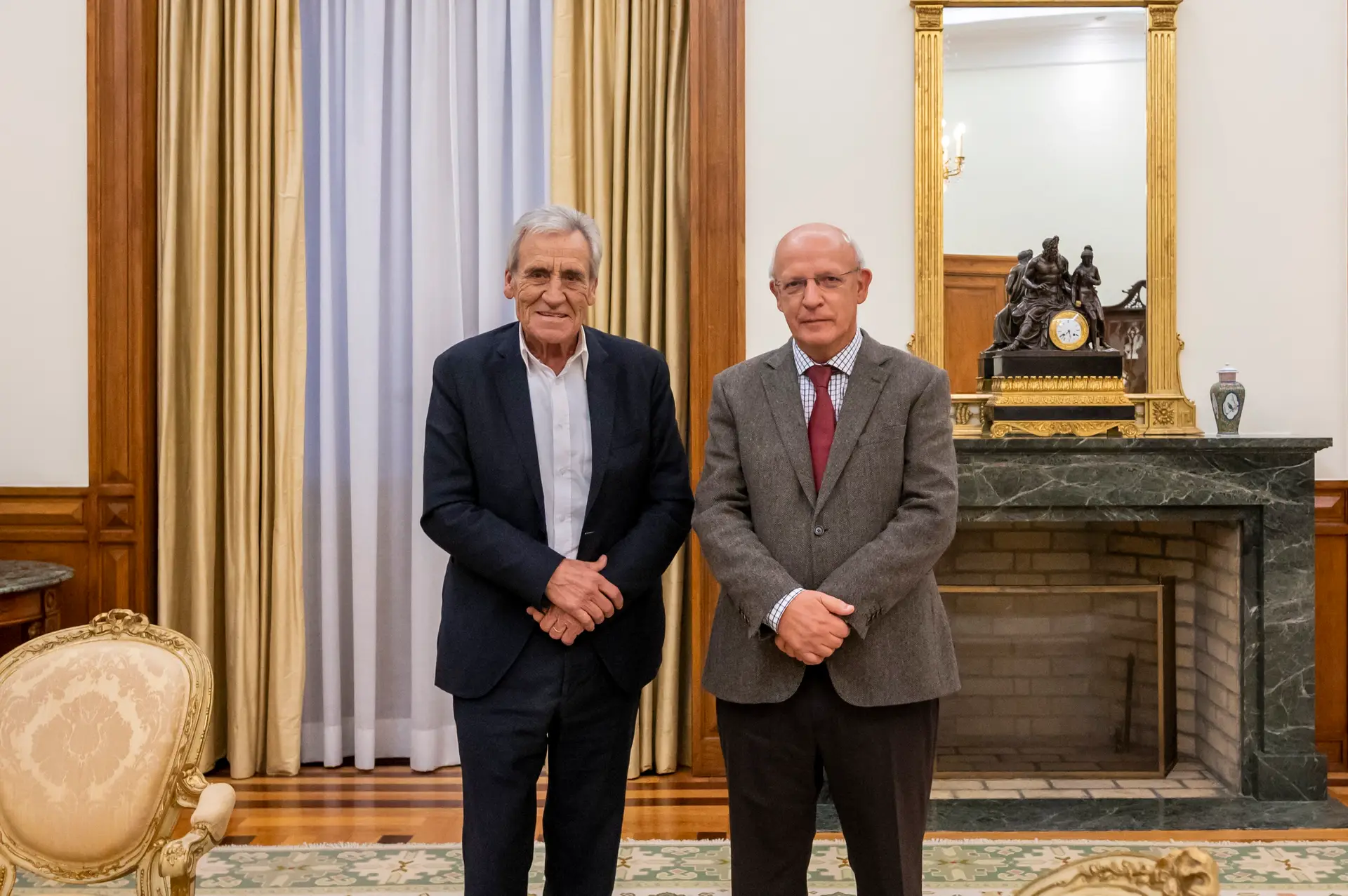 Santos Silva agradece a Jerónimo de Sousa pela "dedicação de décadas à vida parlamentar"