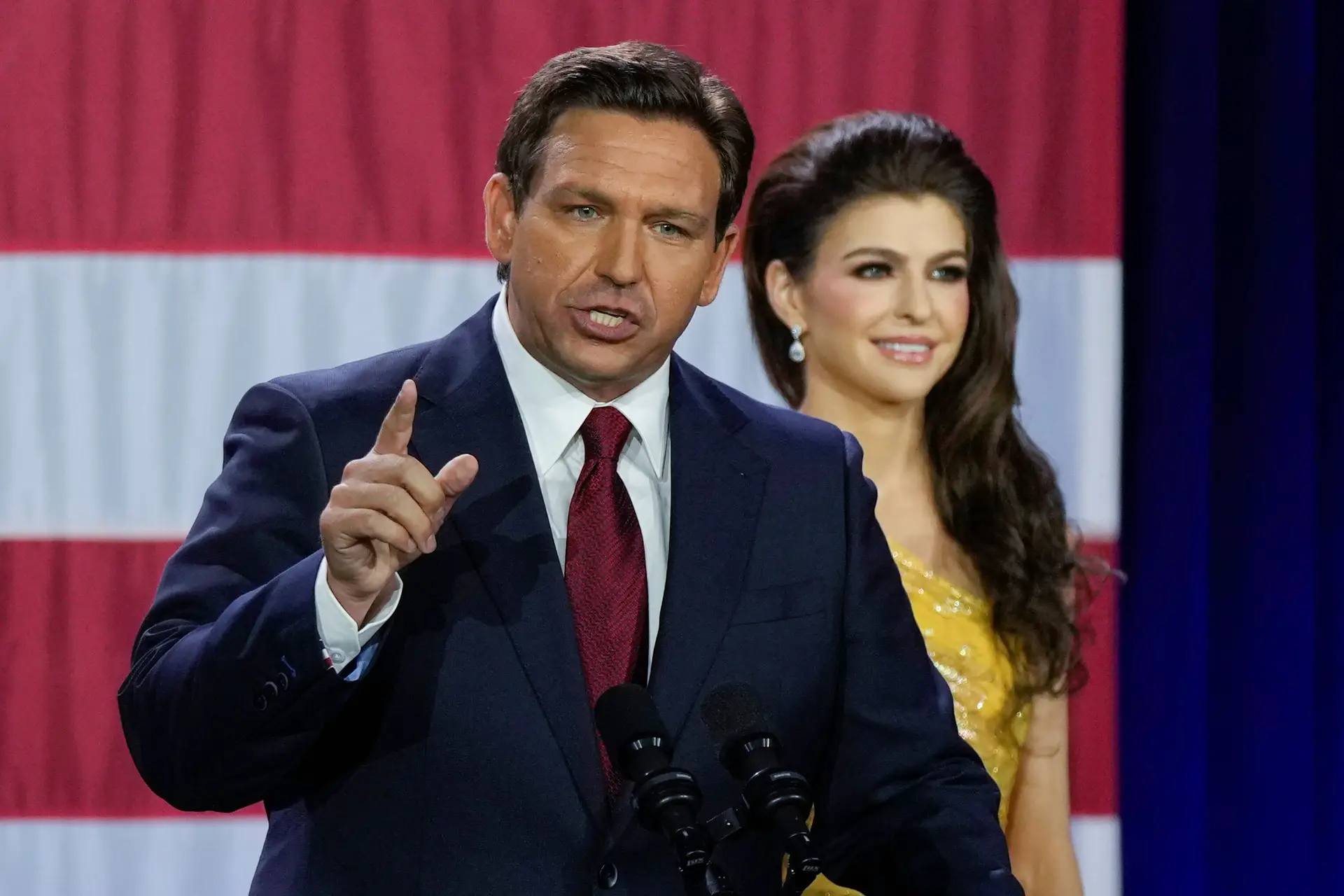 O republicano Ron DeSantis venceu confortavelmente a reeleição para o cargo de governador da Florida.