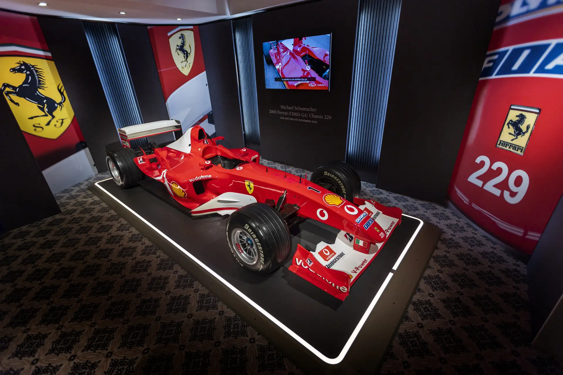 Ferrari do sexto título de Schumacher na F1 leiloado por valor recorde