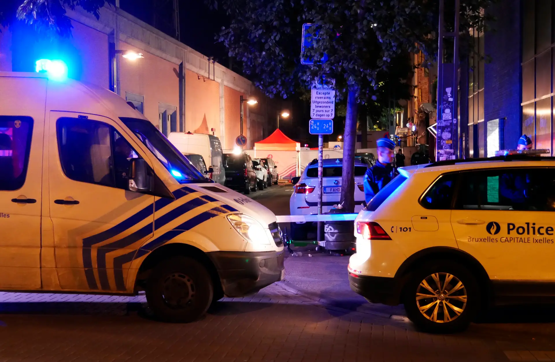 Polícia morre esfaqueado em Bruxelas, há suspeita de ataque terrorista