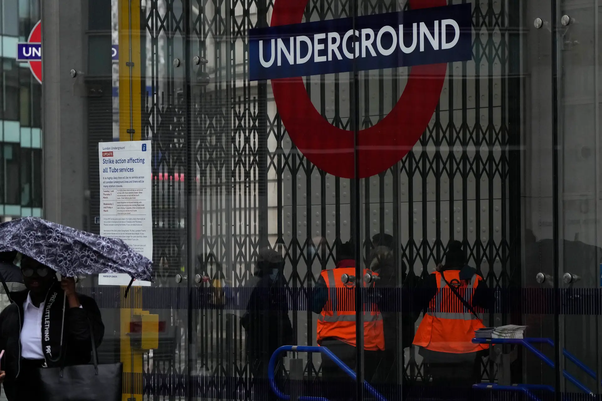Trabalhadores do metro de Londres em greve durante 24 horas