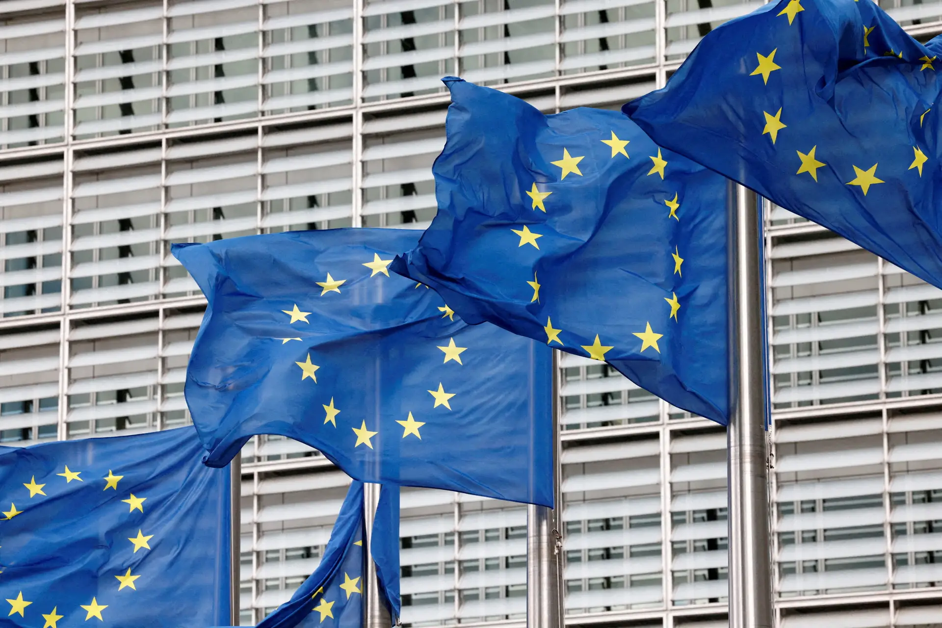 UE prolonga por mais um ano sanções por violação de direitos humanos