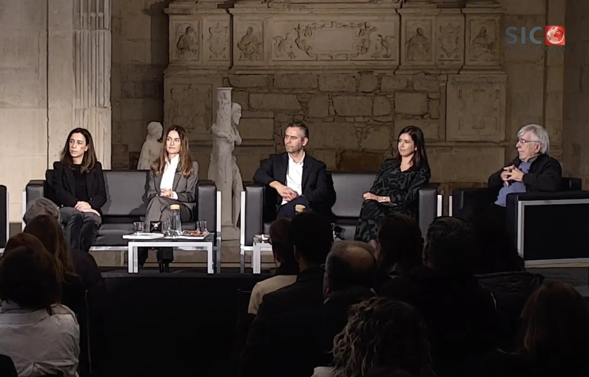 Após a apresentação do estudo, a jornalista da Sic Notícias, Rita Neves, moderou a discussão que contou com a presença de Cátia Faustino, oncologista no IPO Porto e membro da Direção da SPO, Susana Almeida, psiquiatra no IPO Porto e membro da Direção da APPO, Ricardo Teixeira, psicólogo clínico e investigador; Sónia Silva, psicóloga da LPCC e António Reis Marques, psiquiatra colaborador na LPCC e presidente do Colégio da Ordem dos Médicos