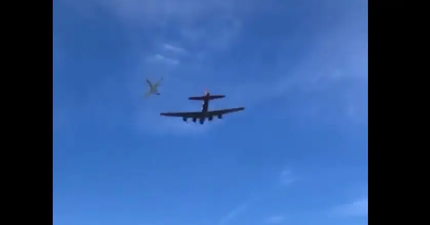 Duas aeronaves colidem durante espetáculo aéreo em Dallas