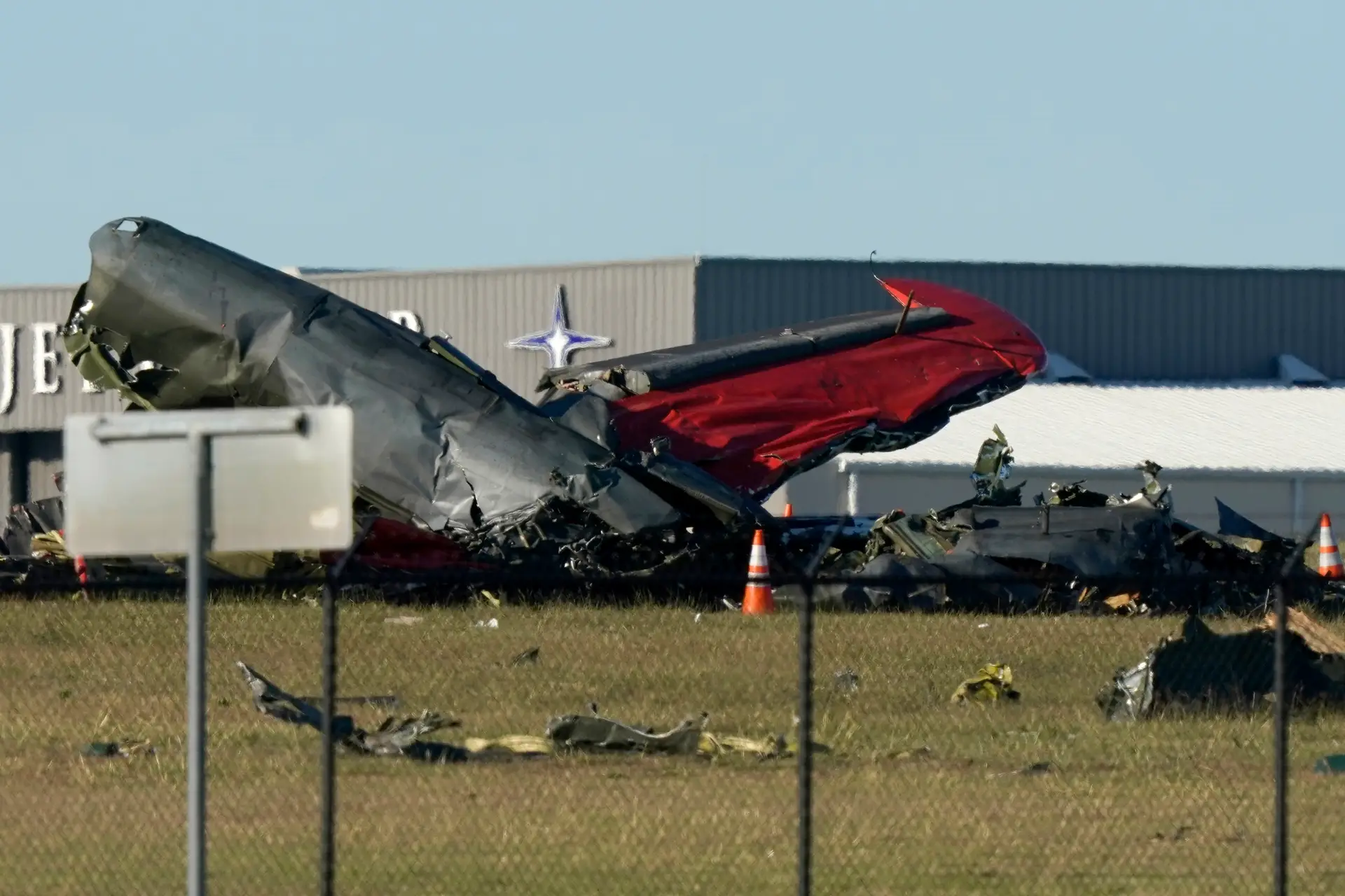 Seis pessoas morreram na sequência da queda de duas aeronaves em Dallas, EUA
