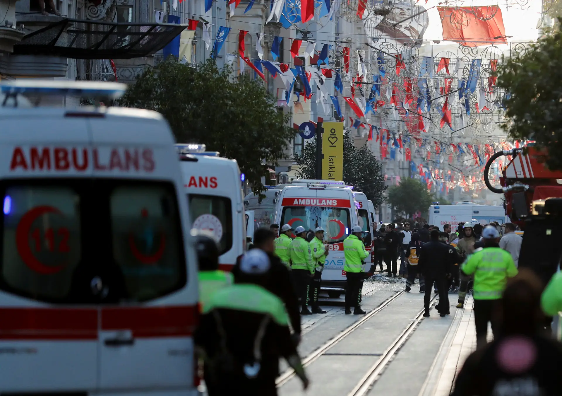 Momentos depois de uma forte explosão em Istambul, na Turquia.