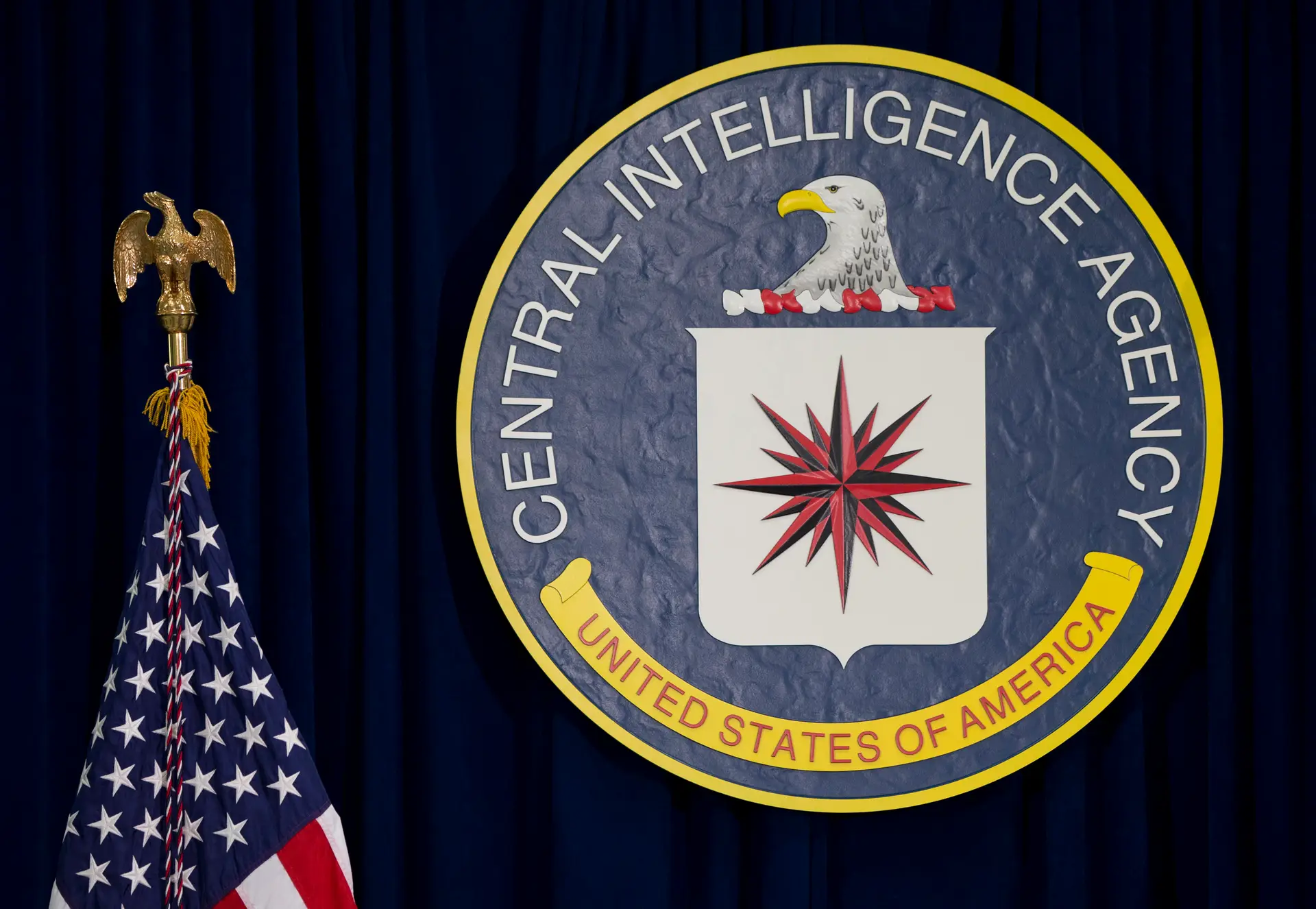 Diretor da CIA reúne-se com responsável da agência de espionagem russa
