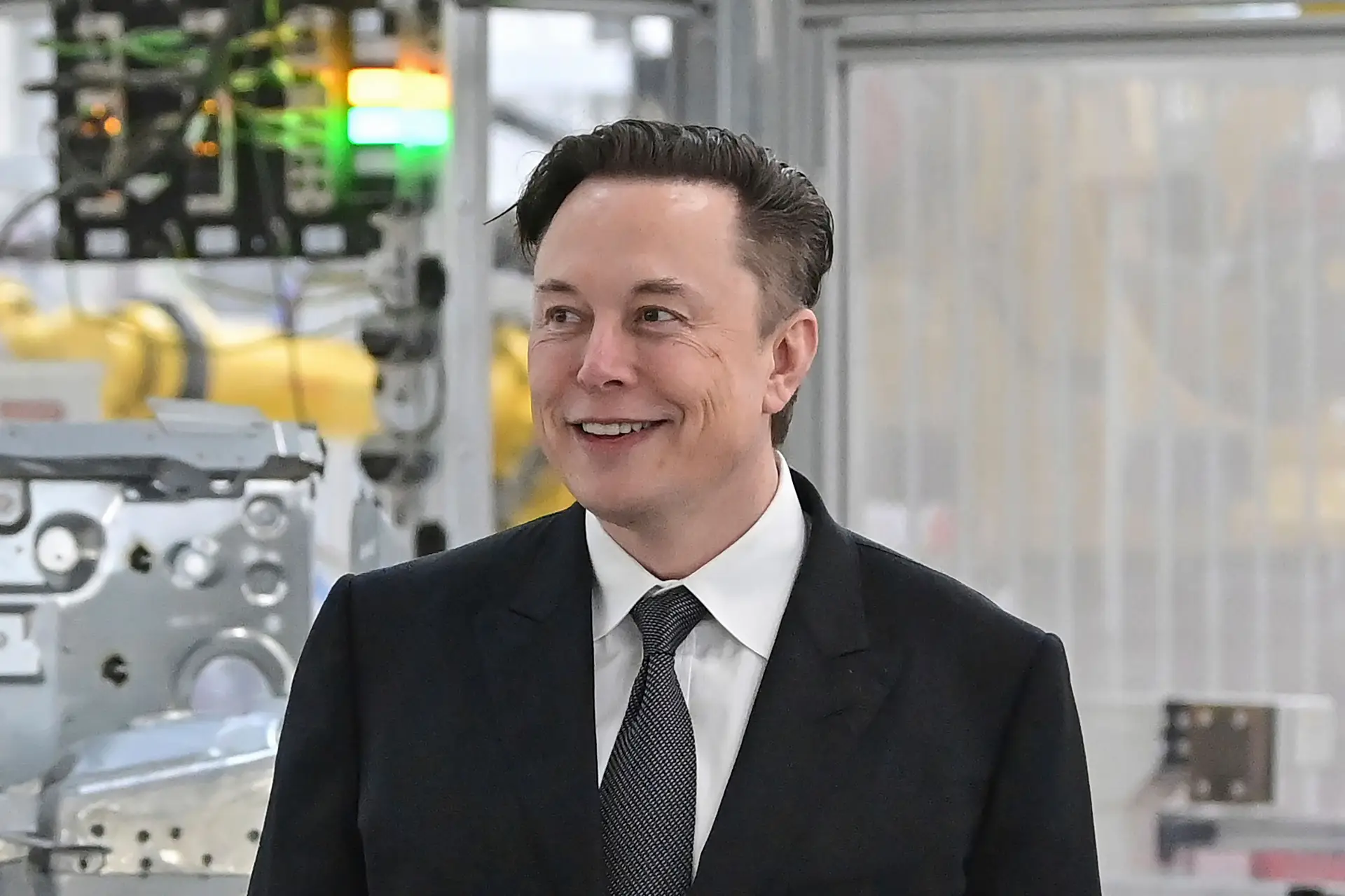 Elon Musk pondera rever suspensão de bolsonaristas no Twitter