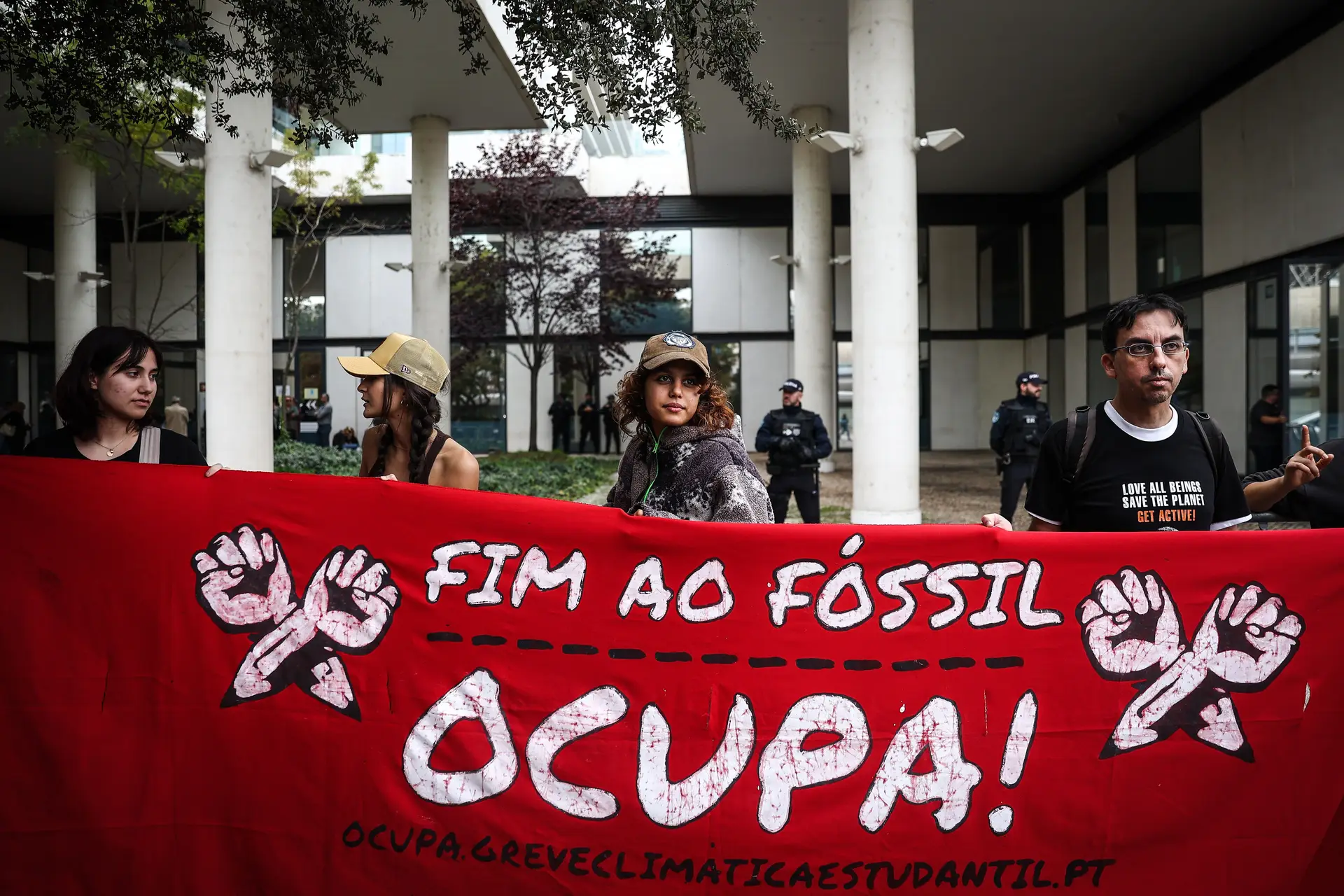 "Iremos travar o funcionamento do terminal de gás. É o que temos dito e é o que vamos fazer"