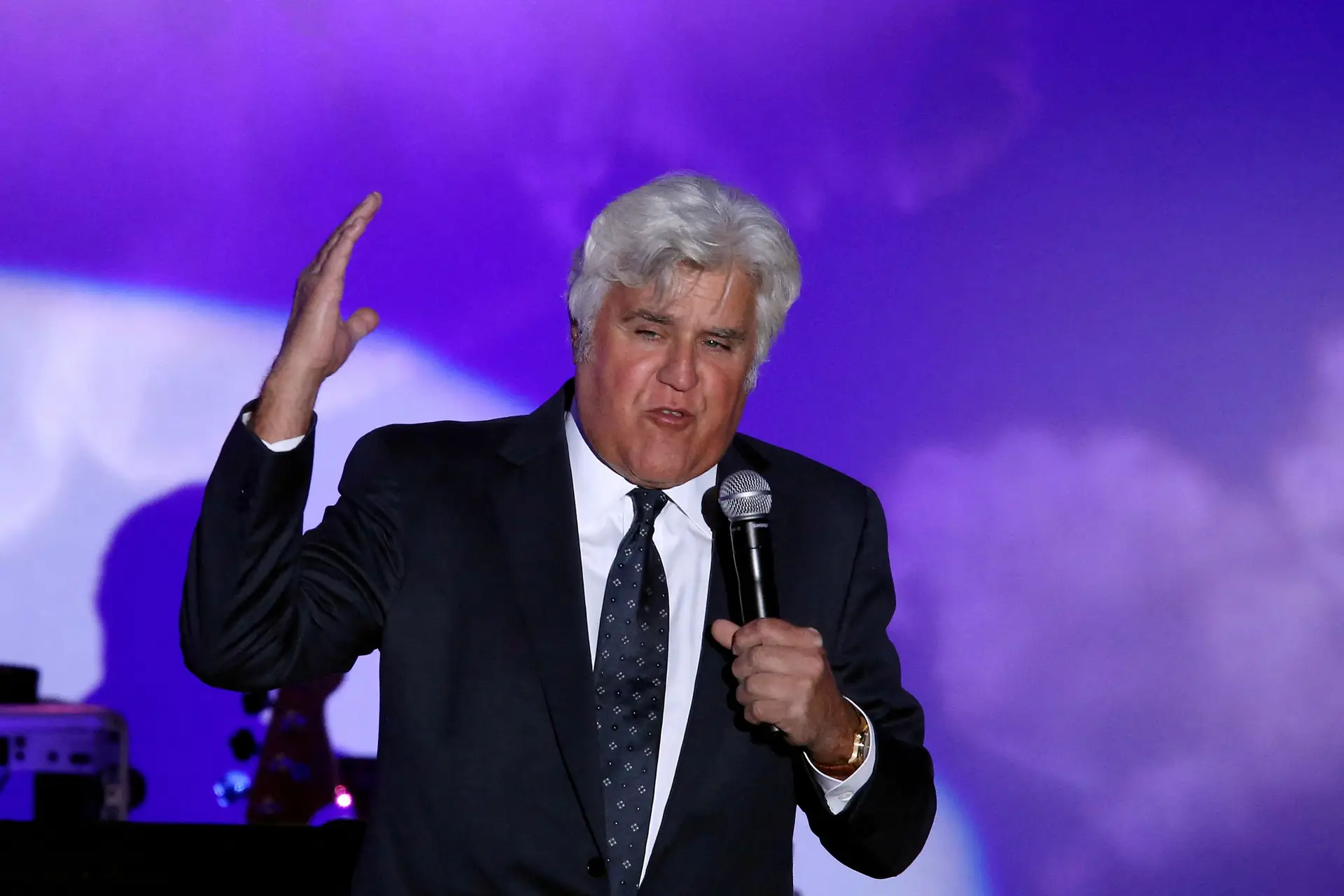 Jay Leno com queimaduras graves após incêndio num carro