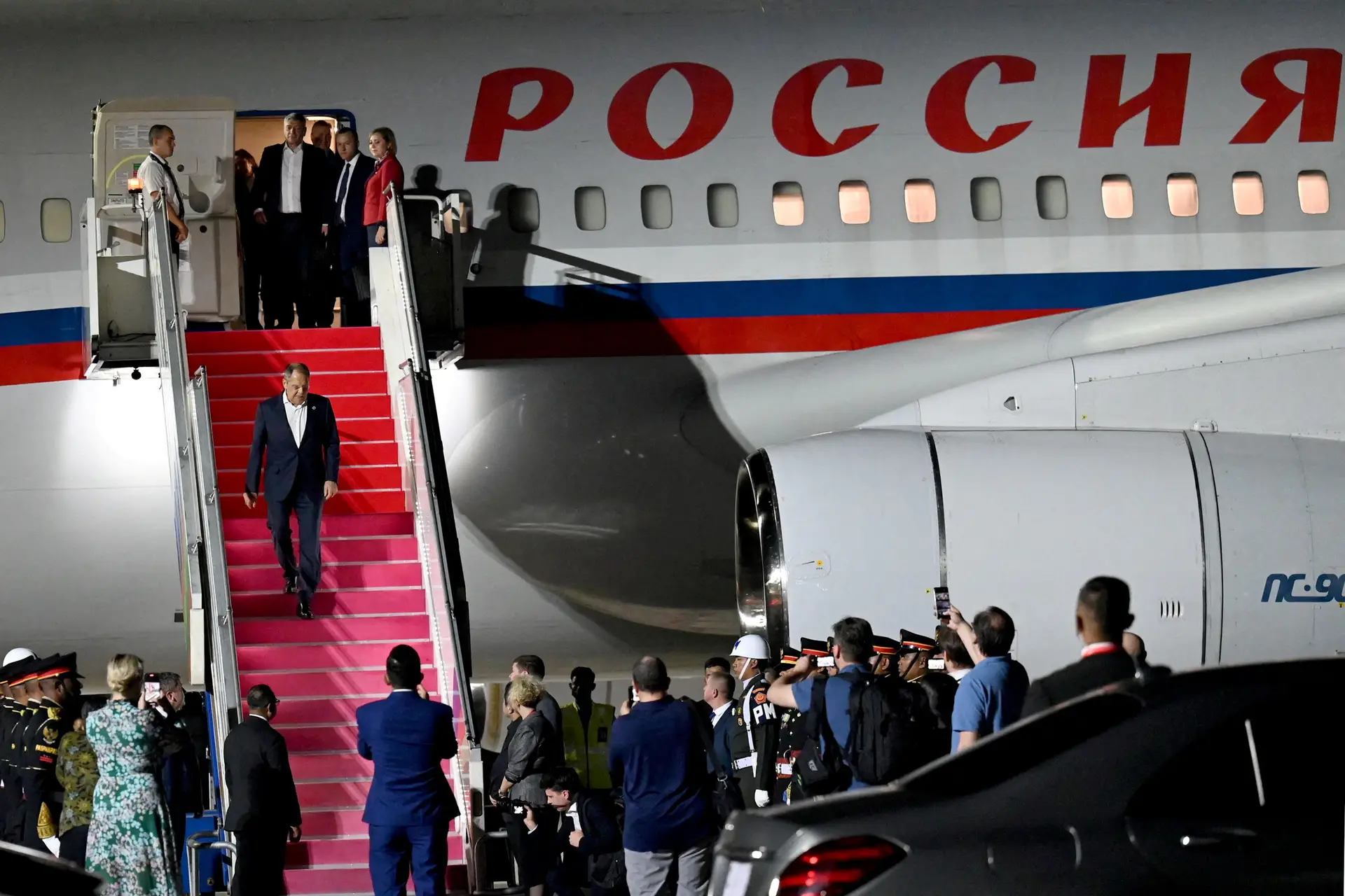 Lavrov à chegada a Bali para o G20, 14 de novembro 2022.