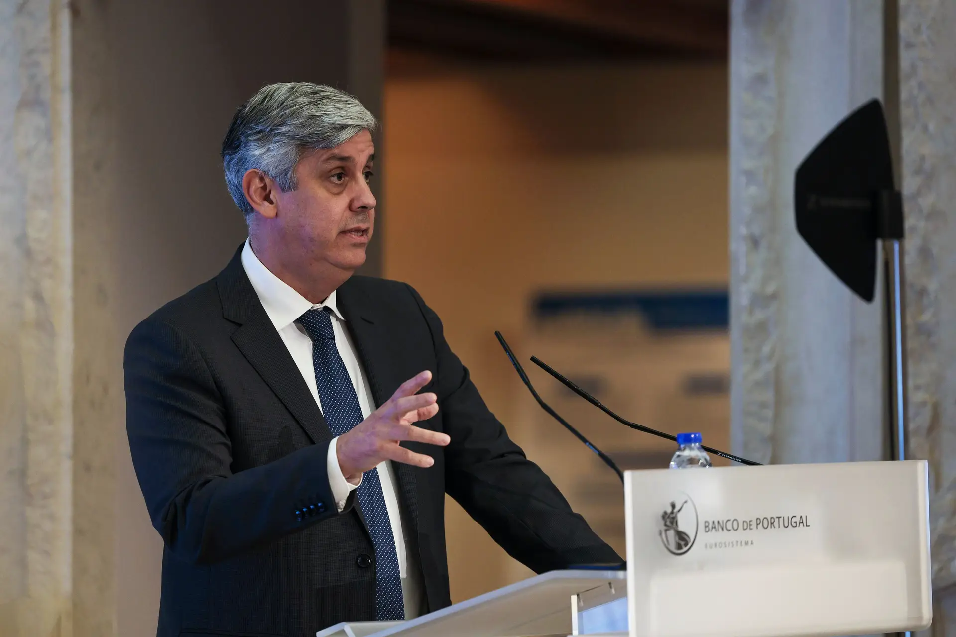 Centeno sublinha dever e obrigação de respeito para com instituições
