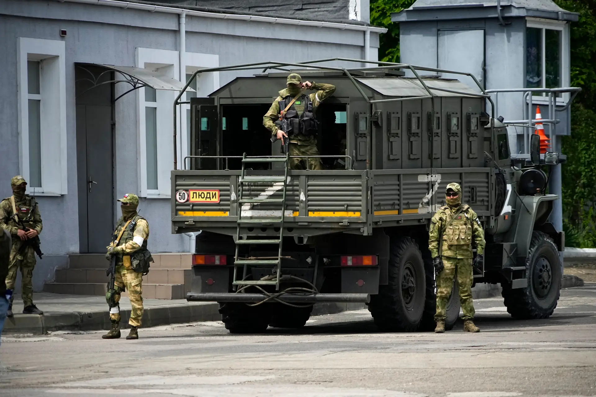Rússia destruiu central elétrica em Kherson antes de retirar tropas