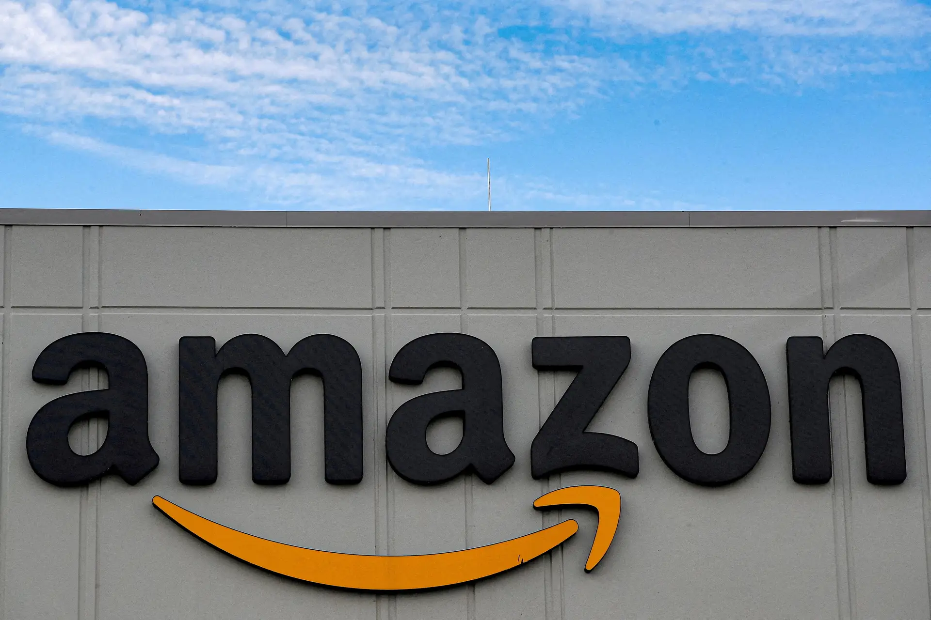 Amazon prepara-se para despedir 10 mil funcionários