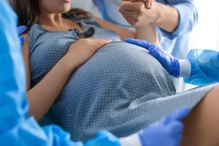 Associação preocupada com proposta para cobrar taxas a grávidas que usem indevidamente as urgências