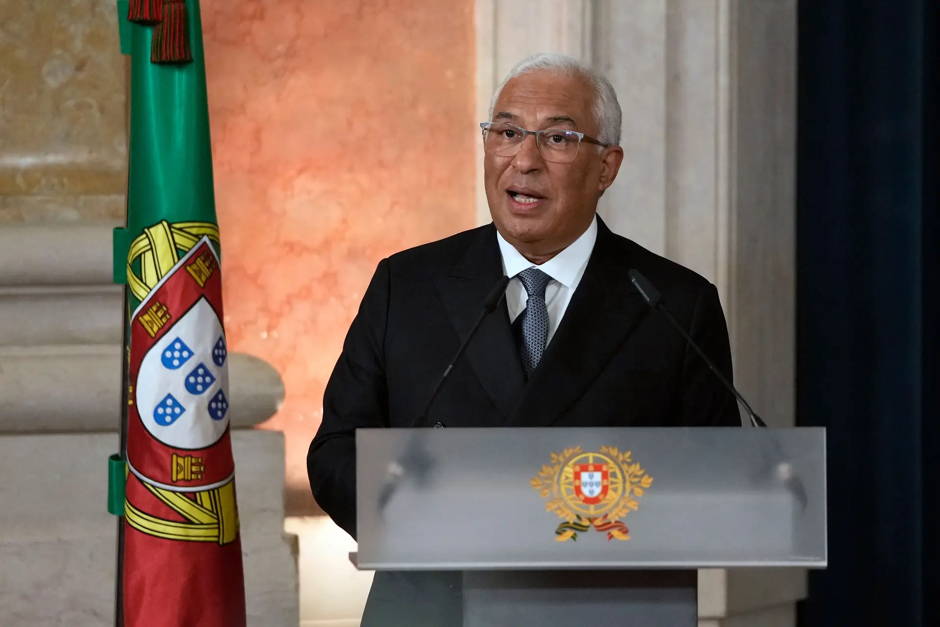 Mensagem que António Costa enviou a Carlos Costa sobre afastamento de Isabel dos Santos