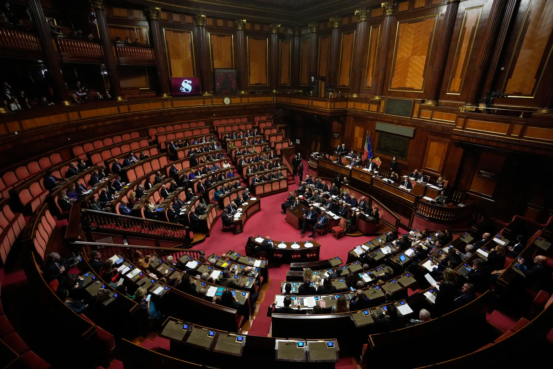 Deputadas italianas vão poder amamentar na Câmara dos Deputados