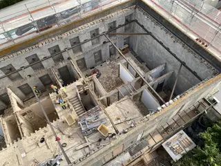 Atualmente, está a terminar a fase de demolição do edifício novo e a ser preparado o antigo para que os dois possam ser unidos