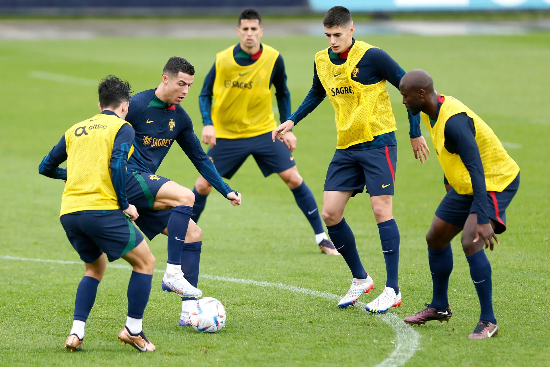 Seleção nacional parte rumo ao Qatar para o Mundial
