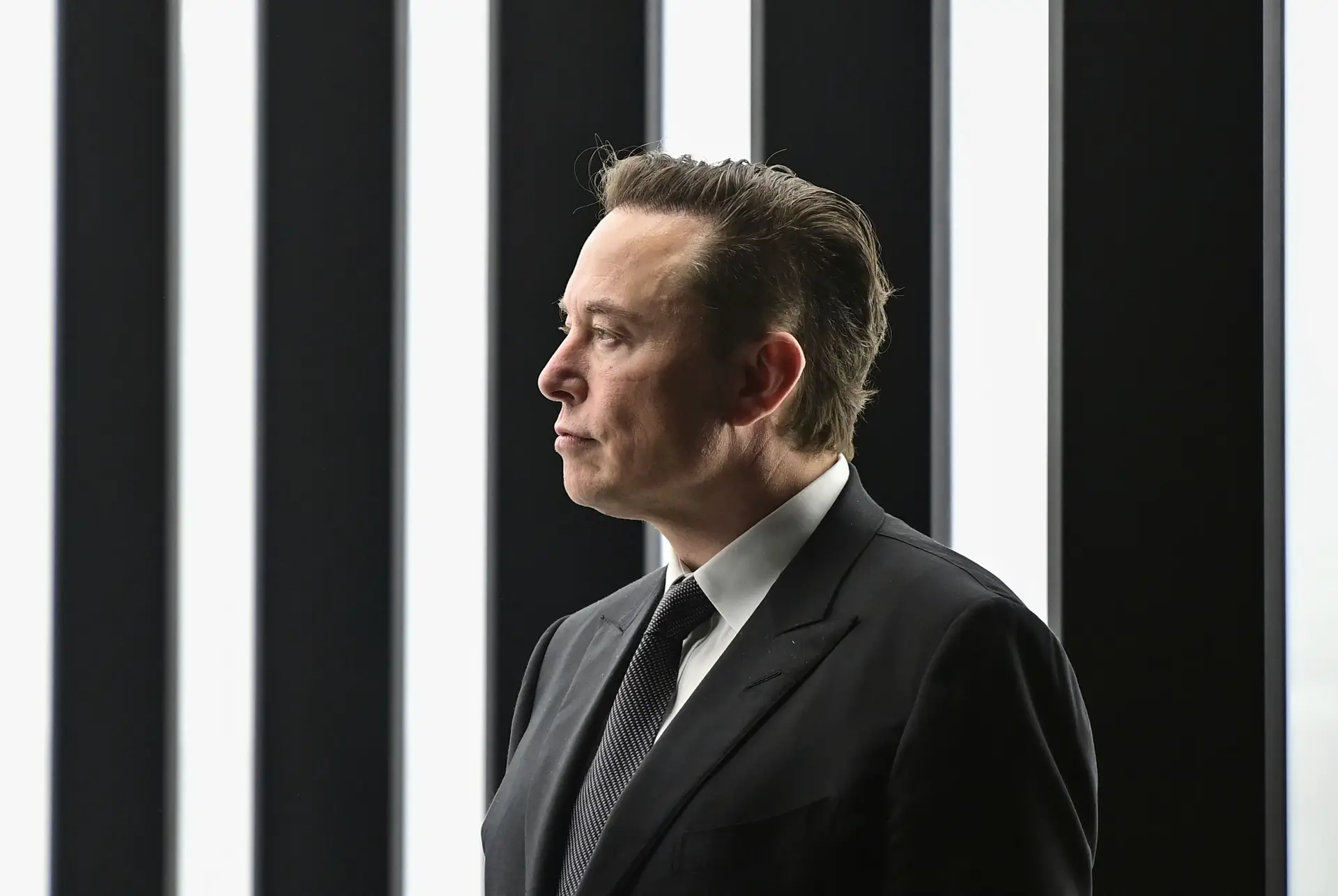 Elon Musk pede explicações sobre fim da publicidade da Apple no Twitter