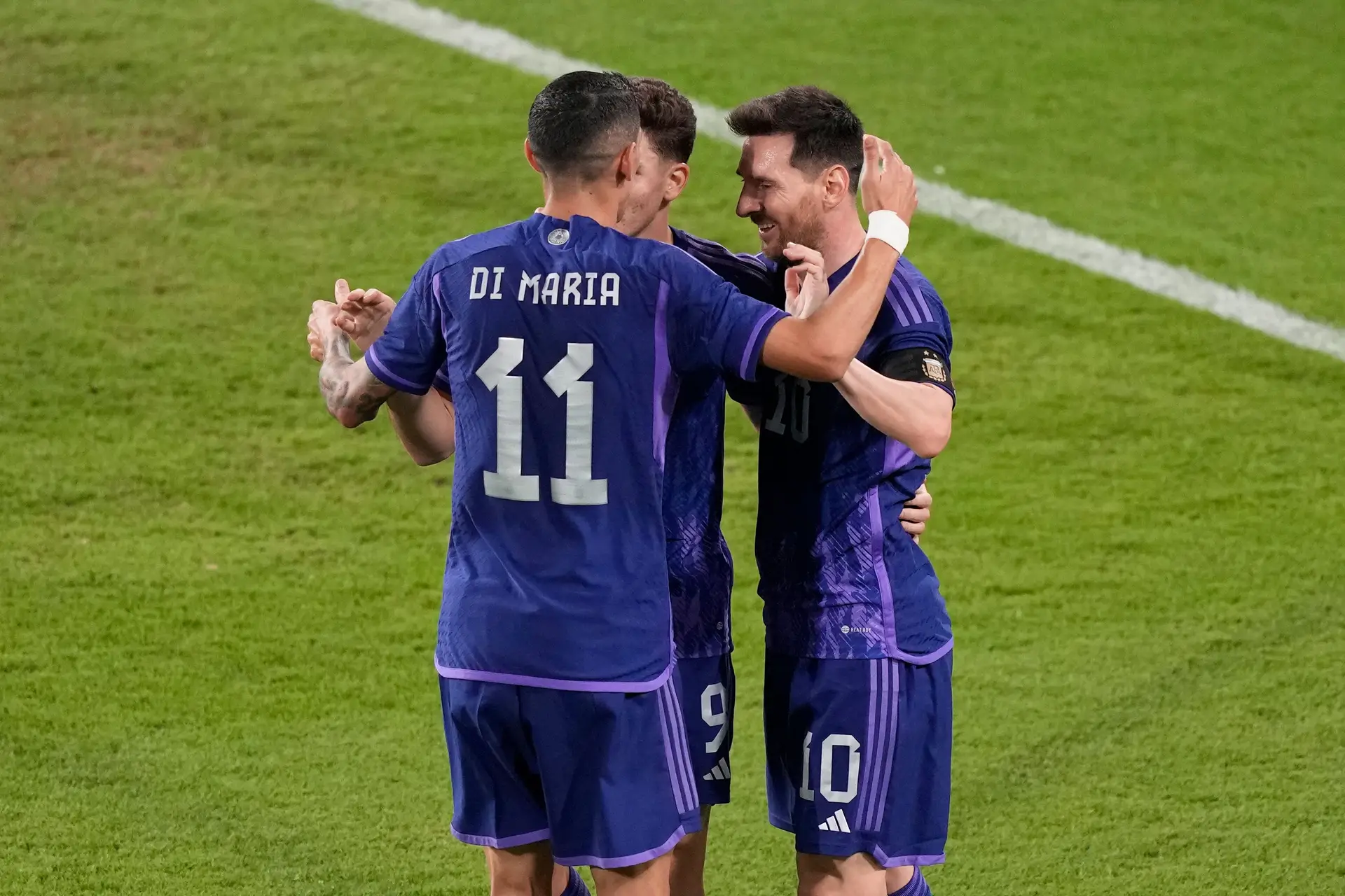 Argentina goleia e está a um jogo de igualar recorde mundial