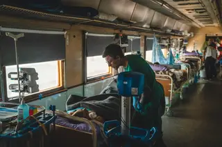 De comboio rumo a um futuro incerto: relato dos que tentam escapar da morte na Ucrânia
