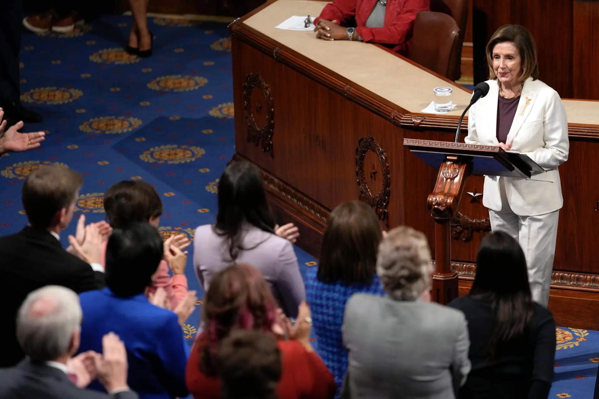 Nancy Pelosi deixa liderança Democrata no Congresso norte-americano