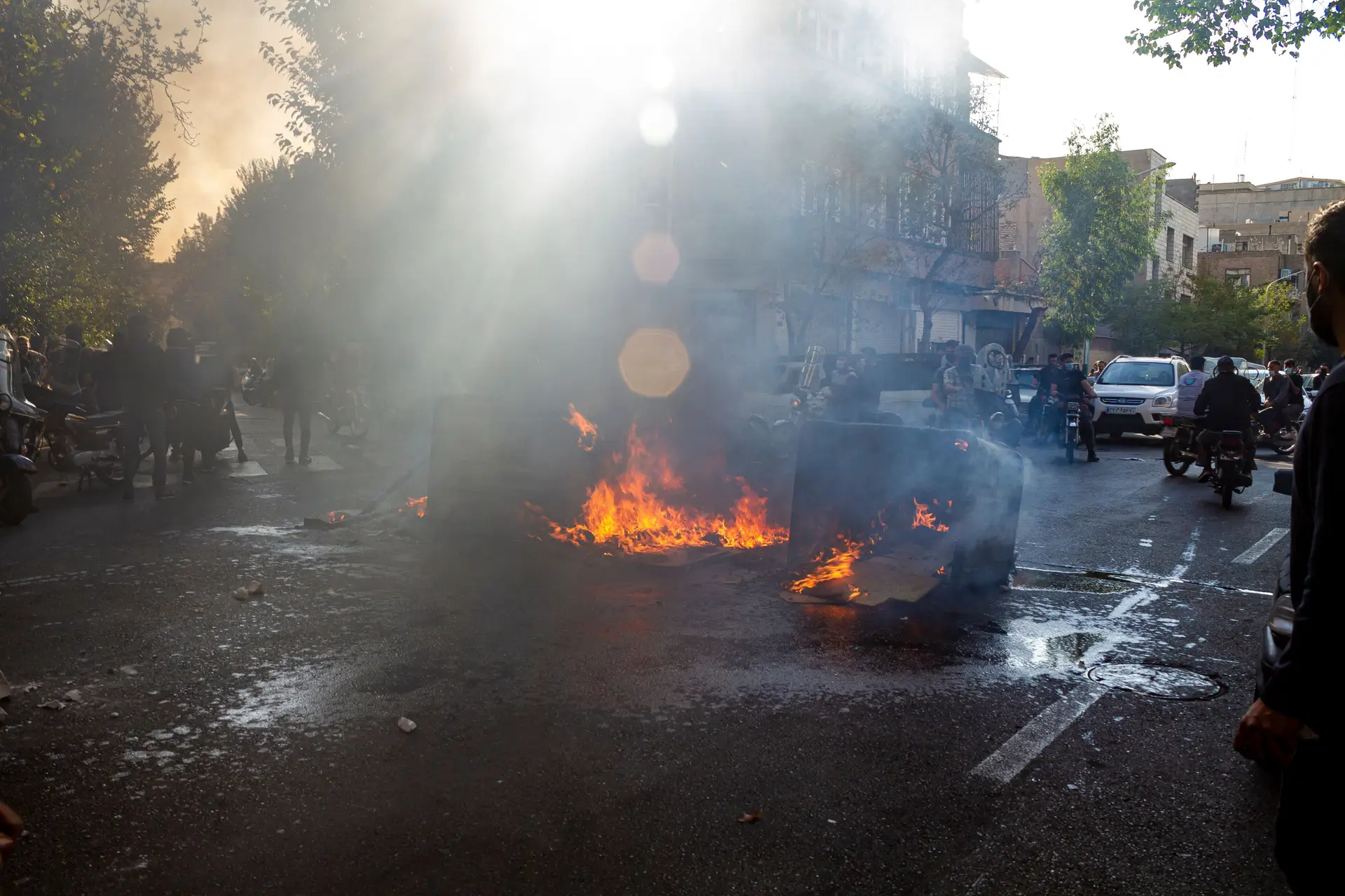 Irão volta a ser cenário de protestos violentos pela morte de Masha Amini