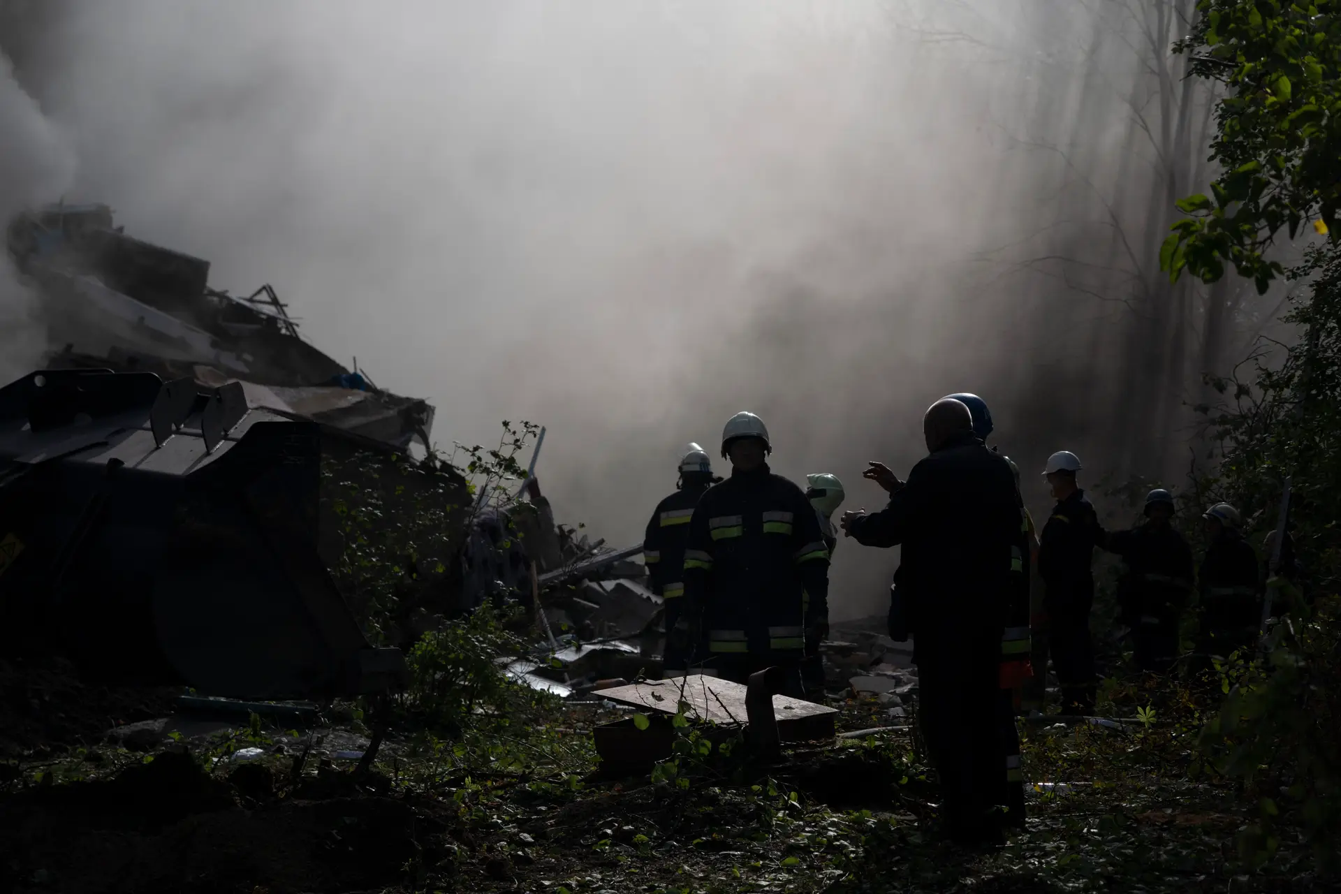 Ataque russo em Zaporíjia matou pelo menos um civil e deixou dezenas de casas sem aquecimento