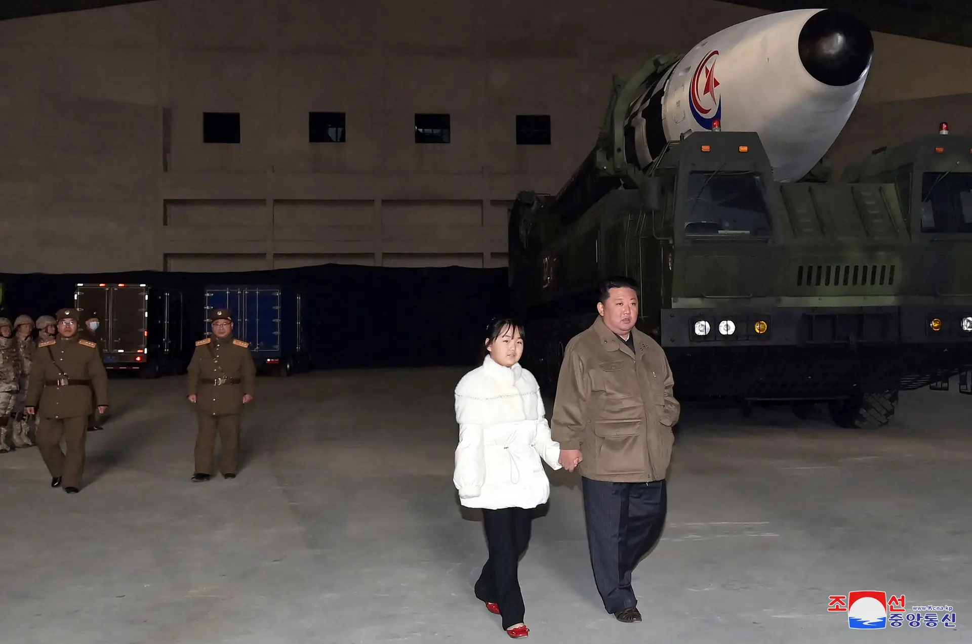 Filha de Kim Jong-un aparece pela primeira vez em público